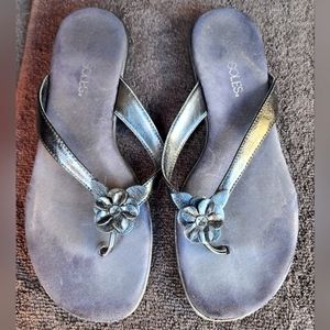 Aerosoles black leather flip flop size 7 1/2